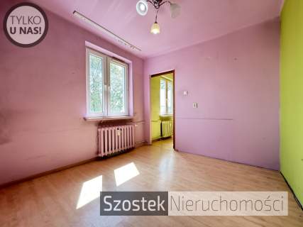 M. w ładnym bloku na pełnym zieleni Rakowie