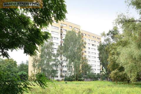 Wola. Kawalerka z balkonem z widokiem na park