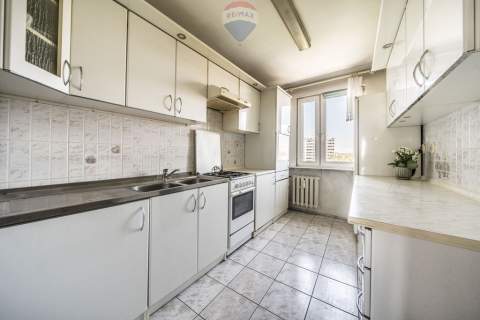 Trzy pokoje winda balkon Łazarz