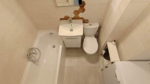 Duża kawalerka z balkonem, ul. Różana 27, Czuby