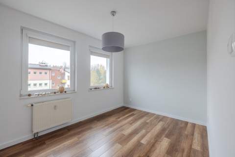 DUŻY BALKON JASNE DOBRZE SKOMUNIKOWANE