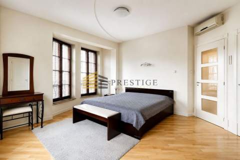 Prestigious Location Garage Security 24/7