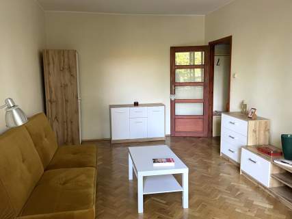 Muranów, bardzo ciche z dużym balkonem. Pierwsze piętro
