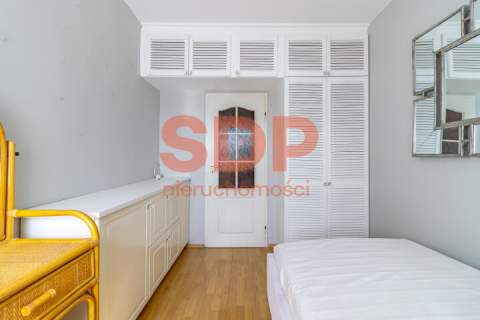 49 m2 2 pokoje Osobną kuchnia Balkon loggia z widokiem na