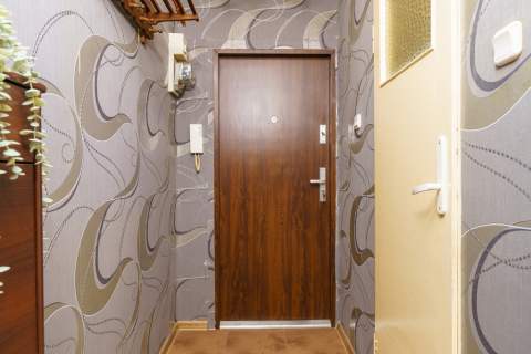 Klonowica, 2 pok. II piętro - 32 m2, do remontu,