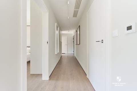 Trzypokojowy apartament z dużym tarasem przy parku