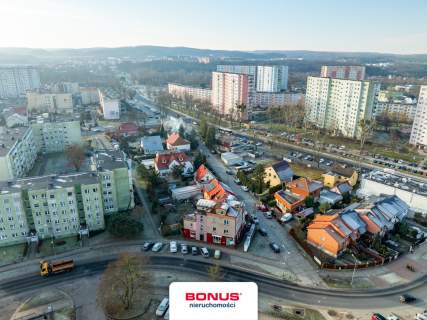 Budynek mieszkalno-usługowy 5 mieszkań 2 lokale