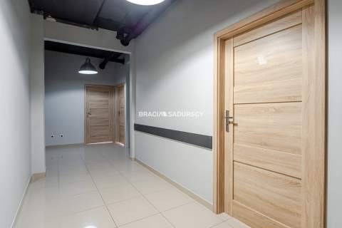 Lokal / usługowy / biurowy / wys. standard budynku