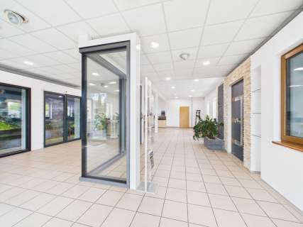 Idealny na Biuro, Salon   120 m przy Pasterniku