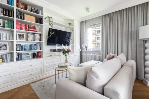 Nowoczesny apartament z dużym tarasem na Woli