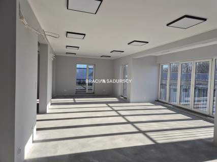 Wolnostojący obiekt biurowy- 300m2