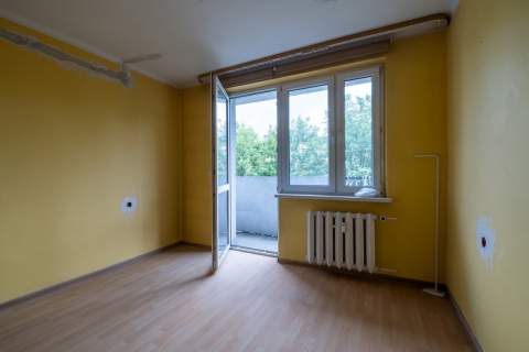 2 pokoje z możliwością przerobienia na 3 z balkonem