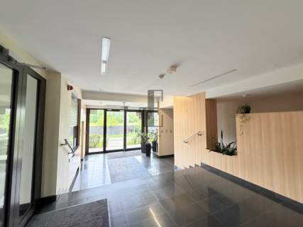 Przestronne Nowe budownictwa Balkon Zadbane