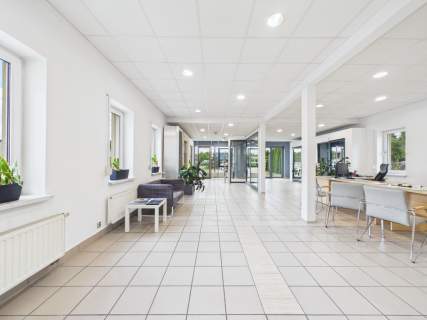 Idealny na Biuro, Salon   120 m przy Pasterniku