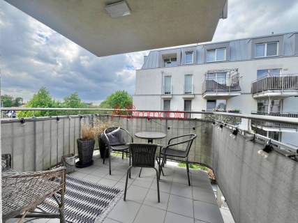 58 m2, 3 pokoje, duży balkon, 2 garaże, 2012r.