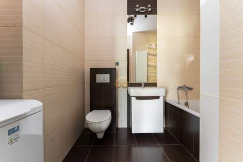 przestronny salon/nowe budownictwo/miejsce w hali