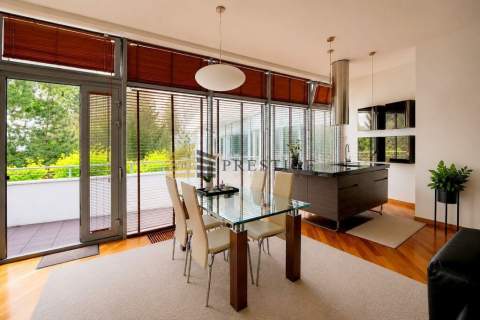 Apartment with Green Terrace Pool Gym Consierge