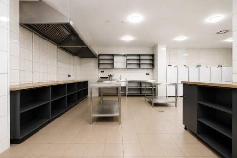 Działający hostel, kwatery pracownicze k. Jasionki