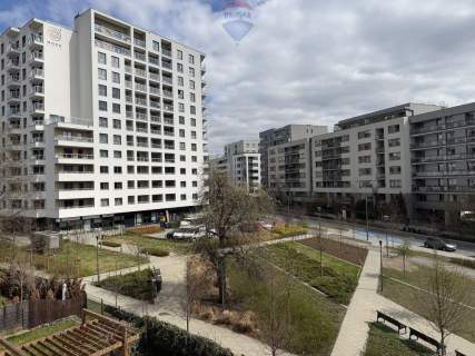 Apartamentowiec, umeblowane, okna na skwer, 2 pok.