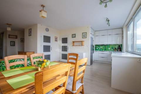 Przestronny apartament 116m2. z dużym tarasem.