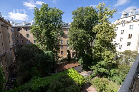 Piękne trzypokojowe mieszkanie w kamienicy