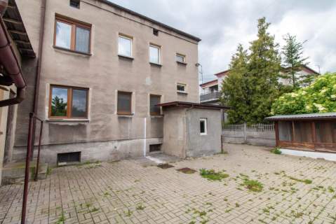 Dom piętrowy przy parku miejskim w Lublińcu