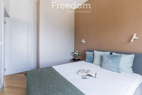 Nowy 3 pok. apartament, klimatyzacja, Praga-Poł.