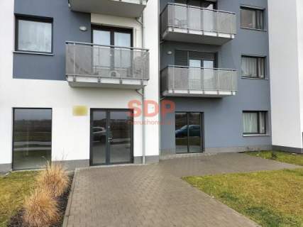Lokal 136 m2, witryna, wejście z ulicy, parking.