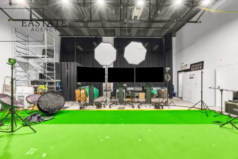 Nowoczesne Biuro i Studio Filmowe