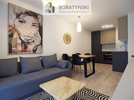 Atrakcyjne 2 pokojowe, balkon, winda.