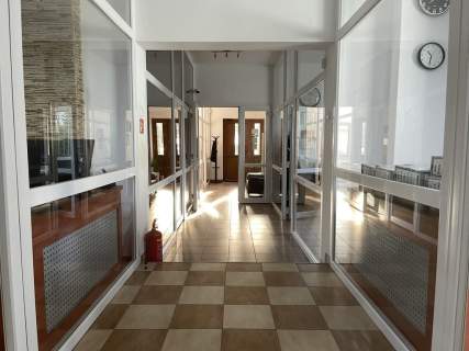 Gotowy budynek biurowo-magazynowy blisko centrum