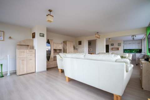Przestronny apartament 116m2. z dużym tarasem.