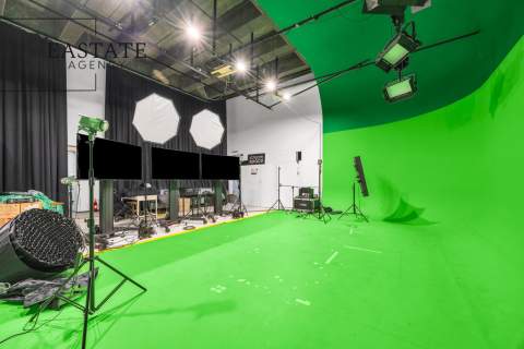 Nowoczesne Biuro i Studio Filmowe