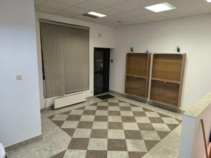Lokal biurowo-handlowy-usługowy z witryną, b.metra