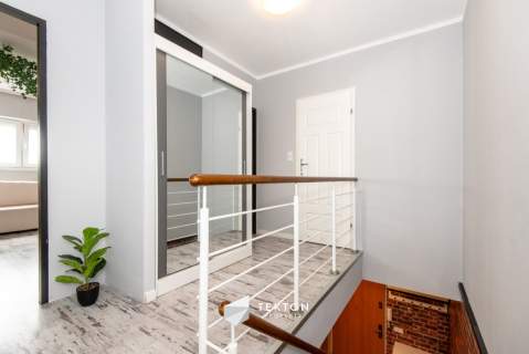 PRZY LESIE, Z OGRODEM 120m2, SZEREGOWIEC,PARKING