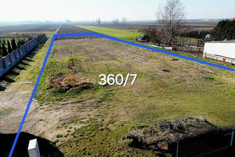 Duża działka z pozwoleniem na budowę
