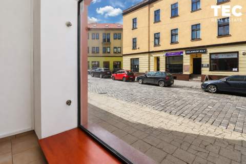 Lokal handlowy w centrum, duży ruch, witryna