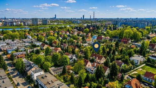 Przedwojenna willa z werandą na Karłowicach