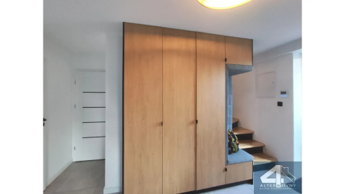 Dwupoziomowy apartament z dużym ogrodem