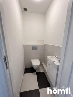 Lokal z dużą witryną w centrum miasta