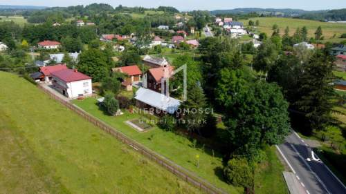 KLIMATYCZNY DREWNIANY DOM Z ZABUDOWANIAMI GOSPODARCZYMI, GORZYCE,...