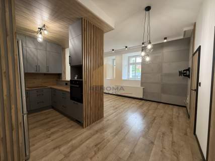 88m2 / Parter/Piękna kamienica ogródek z altaną
