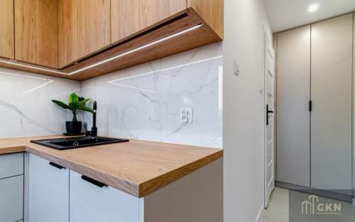 Po generalnym remoncie 2 pokoje, jasna kuchnia, balkon