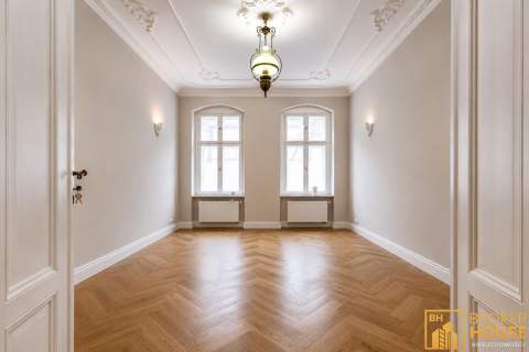 PIĘKNY LOKAL W PRESTIŻOWEJ KAMIENICY