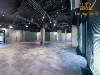 Do wynajęcia lokal usługowy 222m2 na bliskiej Woli na parterze...