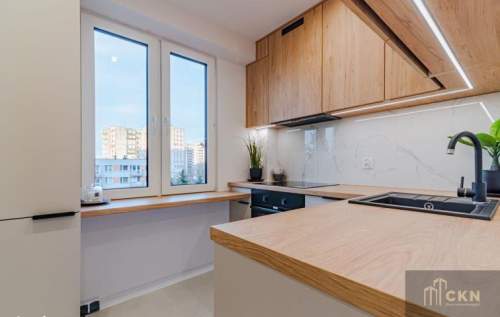 Po generalnym remoncie 2 pokoje, jasna kuchnia, balkon