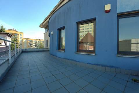 Lokal w ścisłym centrum, z parkingiem, 107 m2