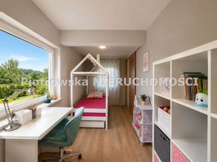 Nieruchomość komercyjna na sprzedaż, 400 m2, Próba