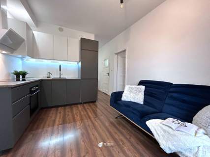 Bez nakładów, do wejścia, parking, duży balkon