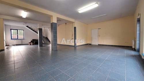 lokal z parkingiem